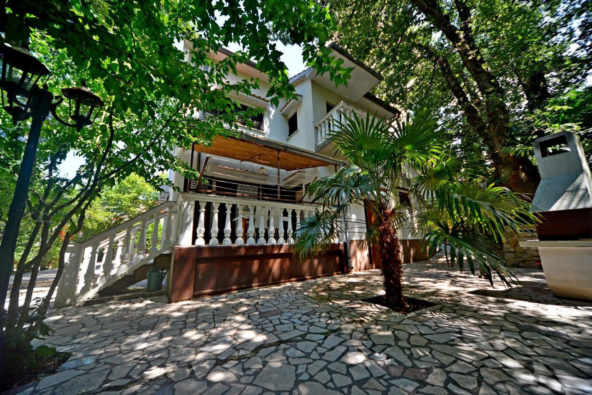 Apartments Karmelic Malinska Exterior photo