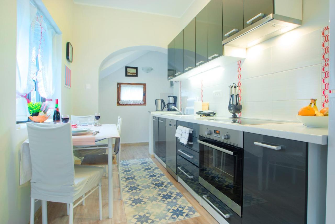 Apartments Karmelic Malinska Exterior photo